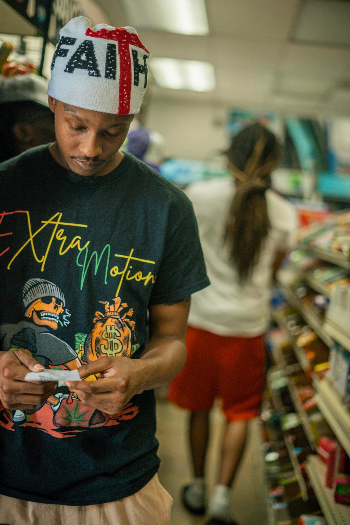 Extra Motion Running to that bag to it runs to me Shirt/Matches khaki Shorts