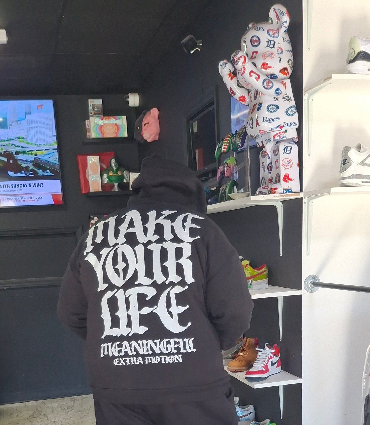 Black "Make your life meaningful " zip up